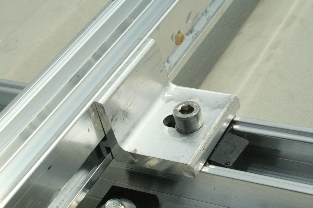 Aluminium solar panel roof mounting rails and brackets